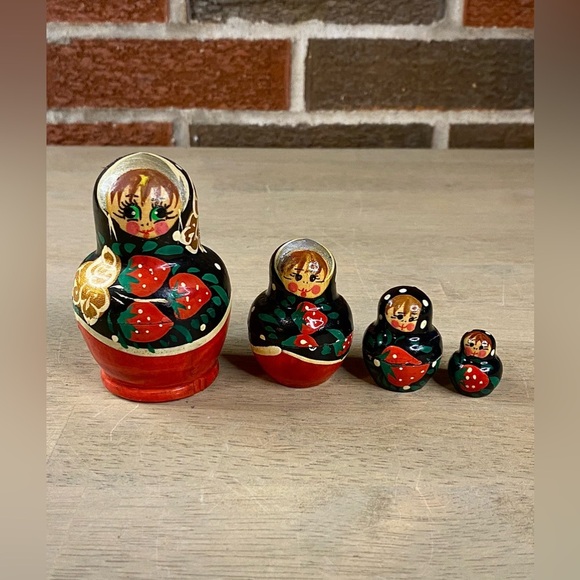 Russian Nested Doll Strawberry Design Matryoshka 3" Vintage Hand Painted - Picture 1 of 16
